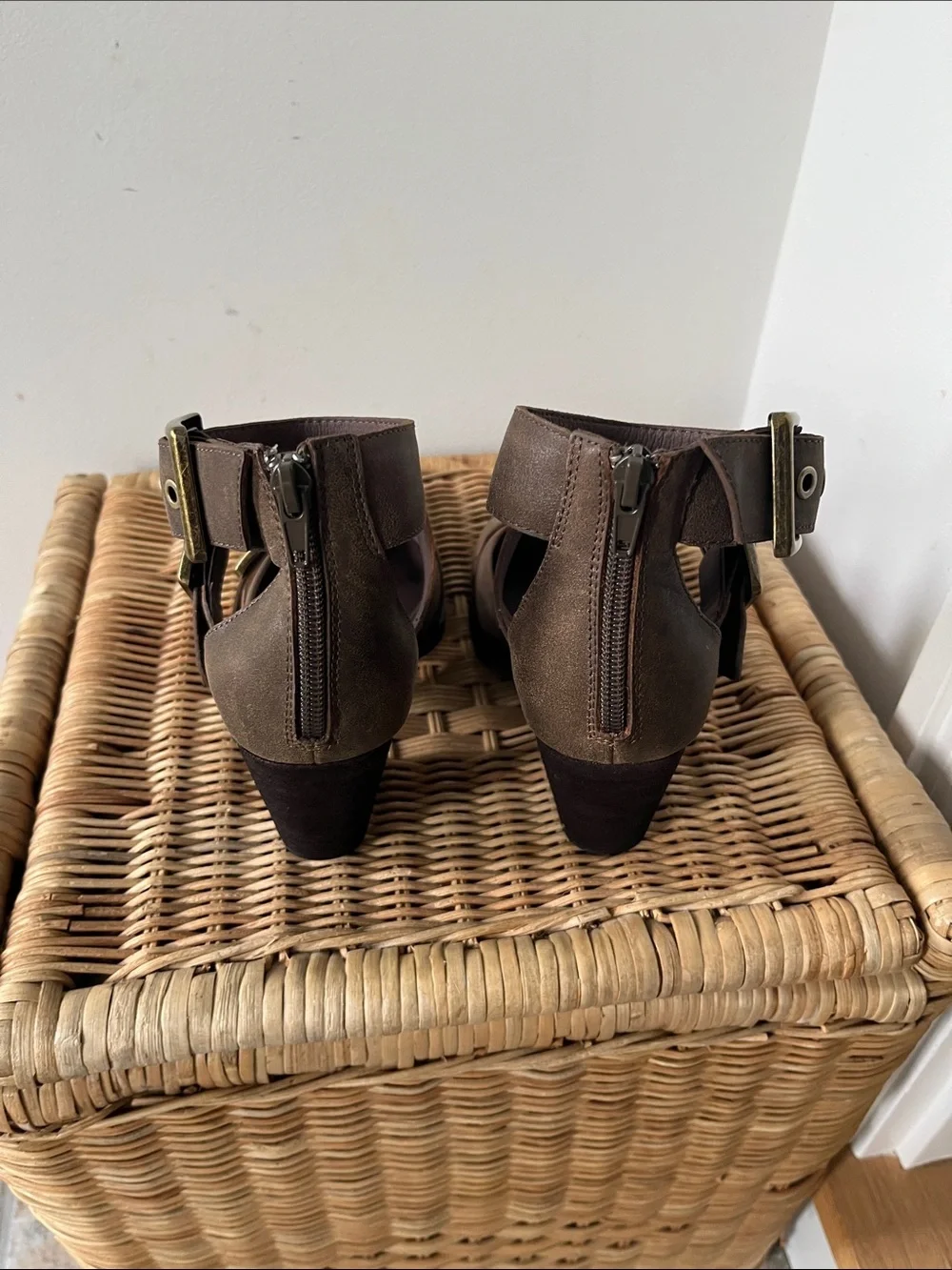 Jeffrey Campbell new box